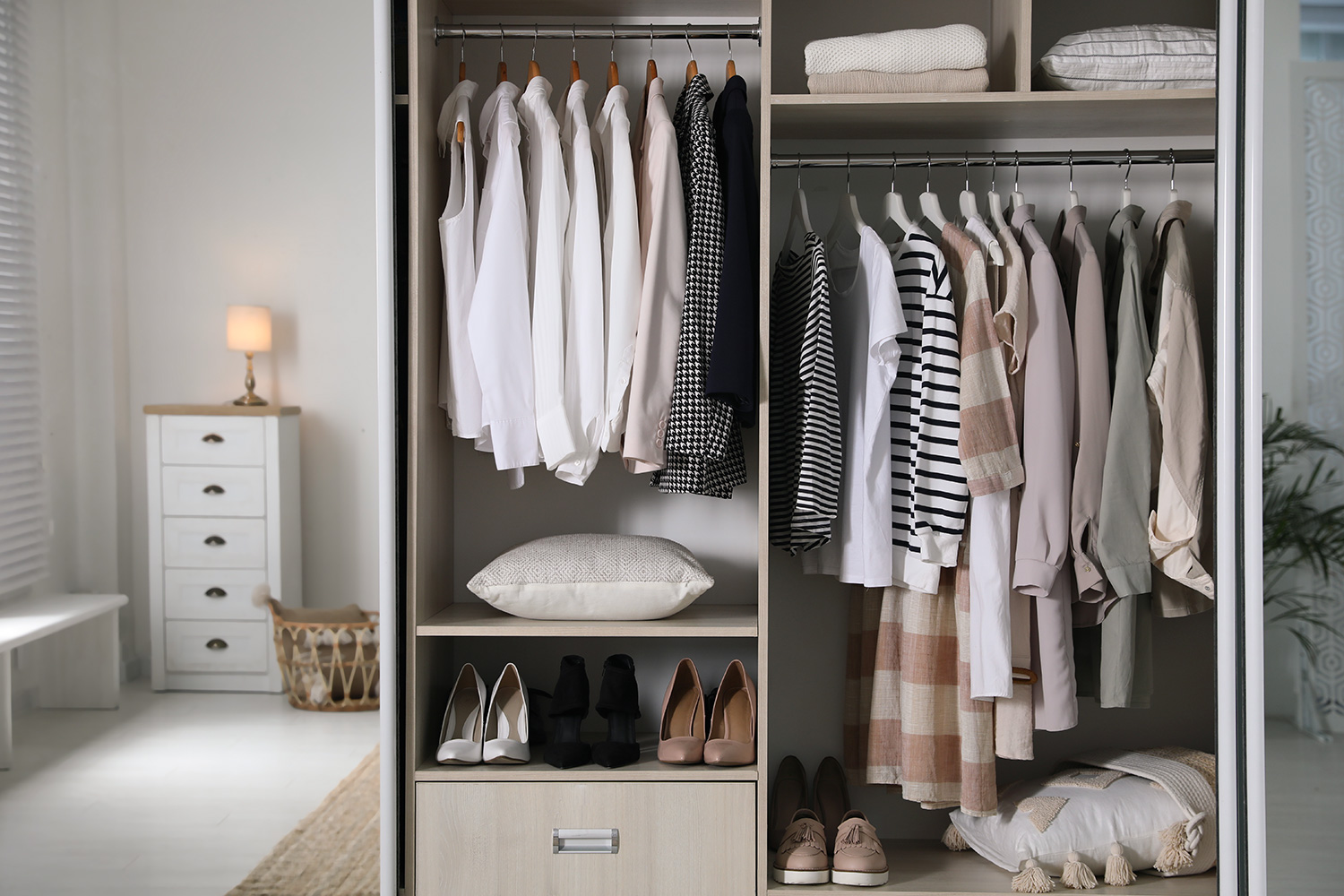 10 consigli su come organizzare al meglio lo spazio nell’armadio