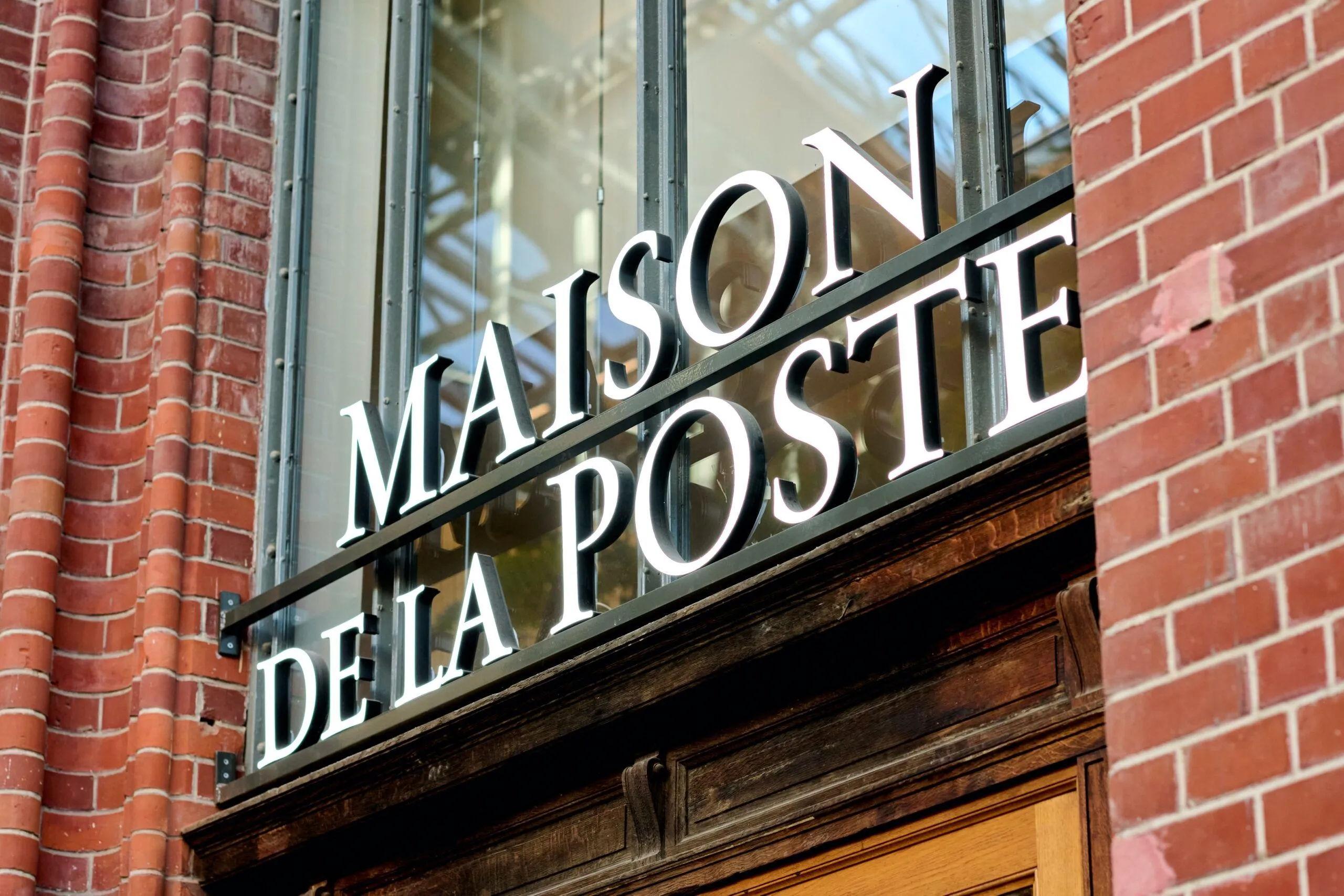 Maison de la poste entrance door