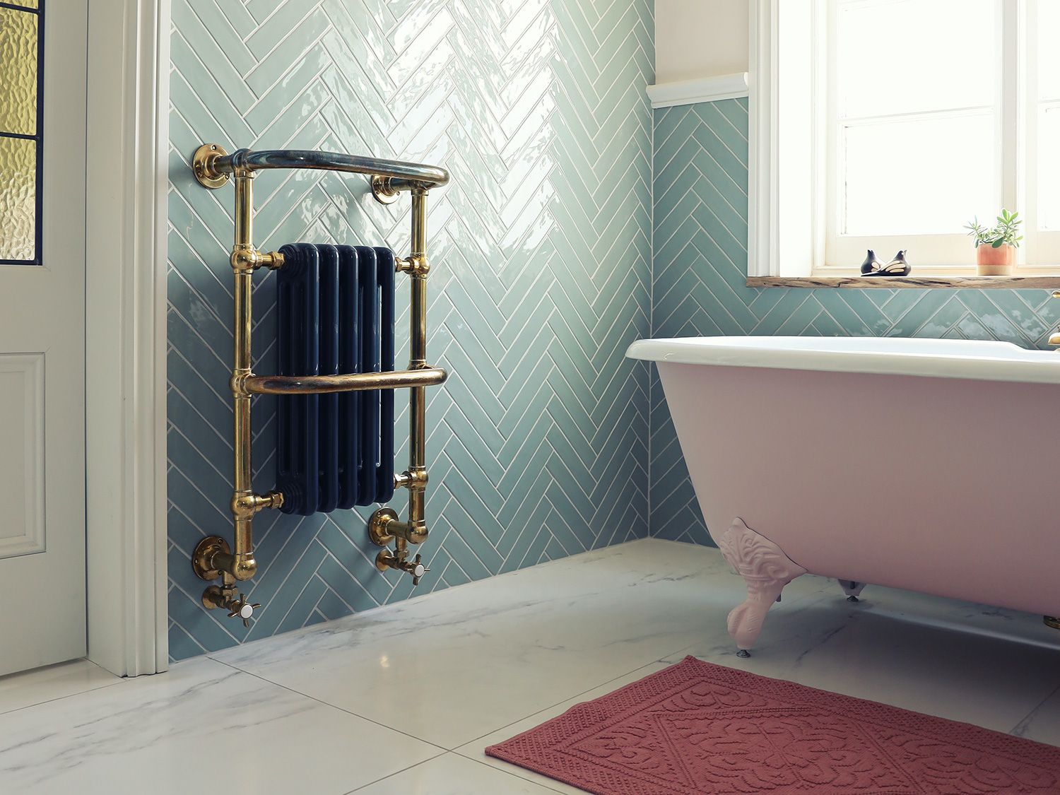 10 idee originali su come disporre le piastrelle in bagno